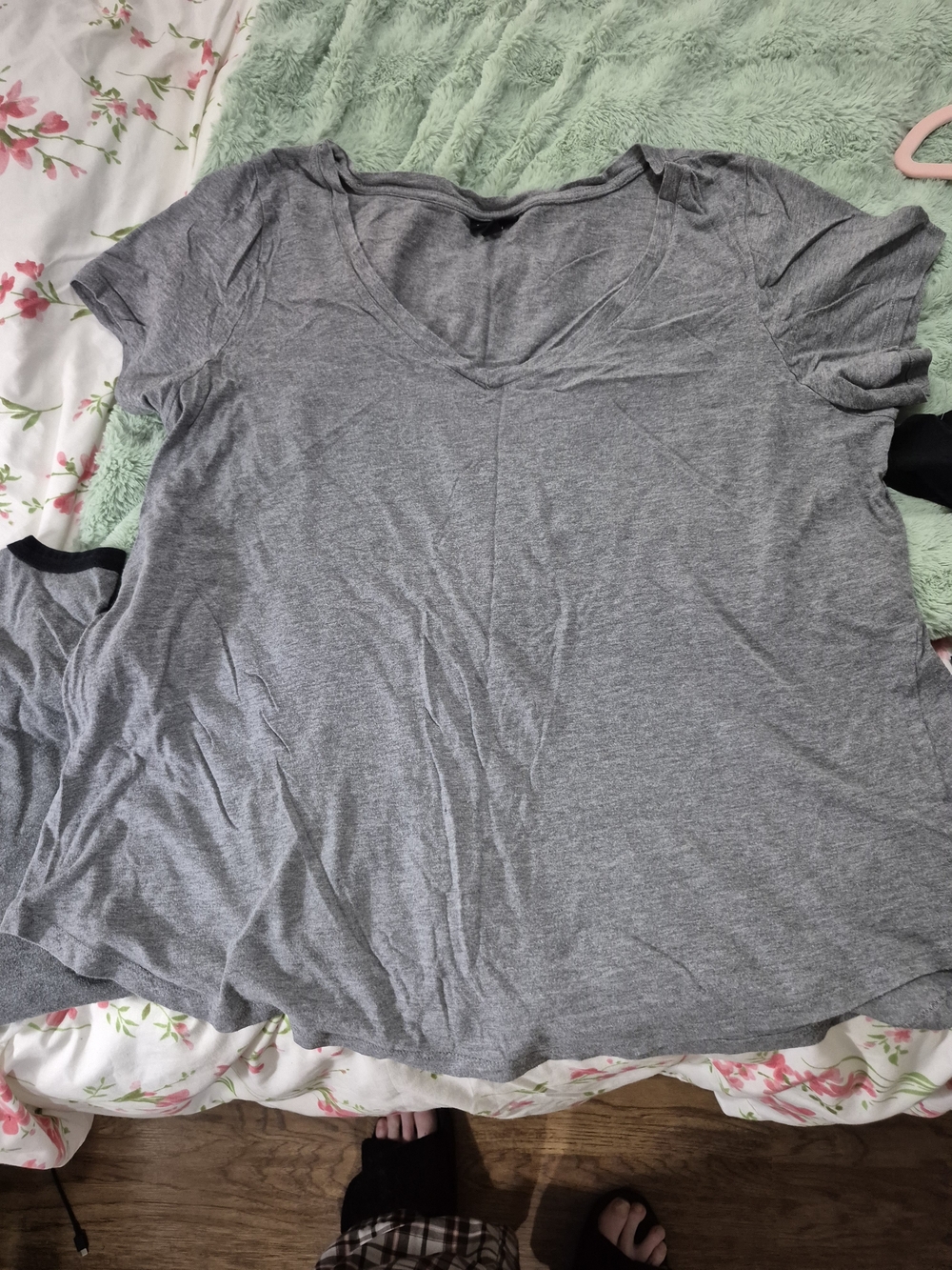Torrid Heather Gray V-Neck Short Sleeve Tee